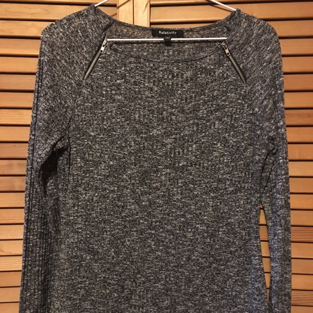 Heather grey long sleeve shirt.